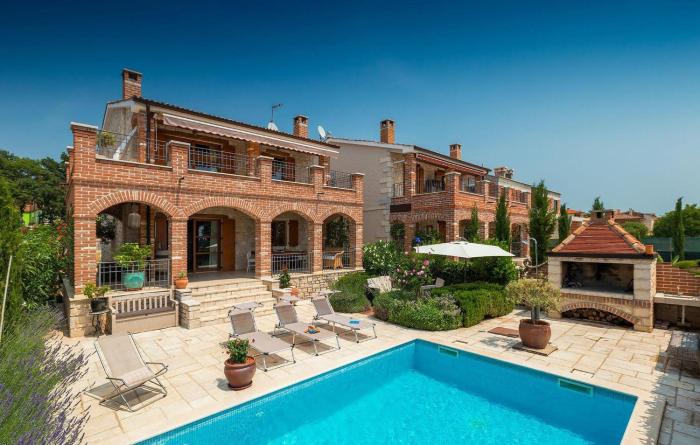 Lovely Home In Kastelir