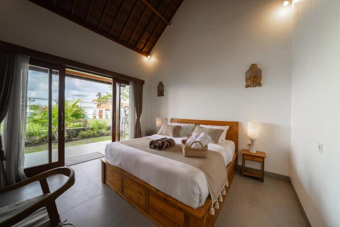 Private Pool, Rice Fields, 2 BR Villa Near Canggu