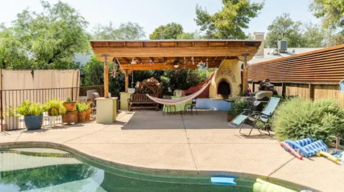 Central House with Pool & Hot Tub