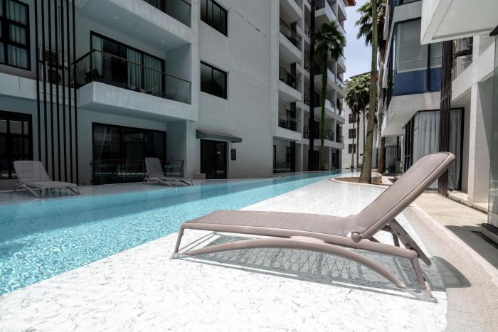 Cozy 1BR Apt 300m to Surin Beach Rooftop Pool B306