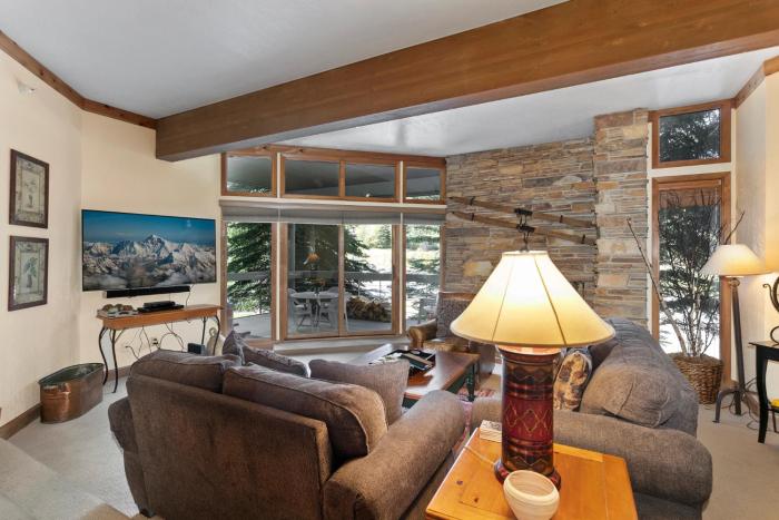 Powder Run at Deer Valley Resort - Two Bedroom Condo with Hot Tub #A13 condo