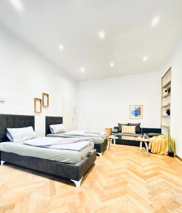 Spacious 2BR Apartment 7 Min from Westbahnhof