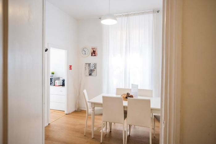 Apartment by the Colosseum - White Chic Flats