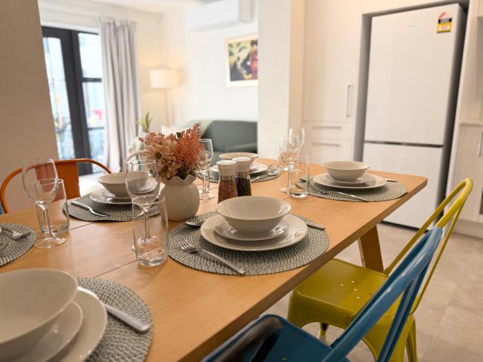 1 min Walk to Town Hall, Heart of the City, Free car park