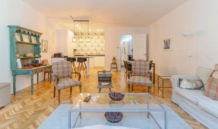 Spacious Central-3Bedrooms 3Bathrooms-Sol