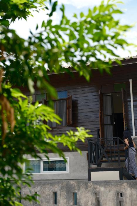 Breeze Through Peaceful 2 Store 2BR Wooden House