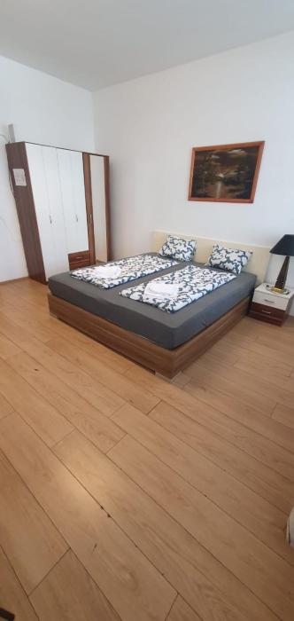 Comfortable 1 Bedroom Apartment 15 Min to Center