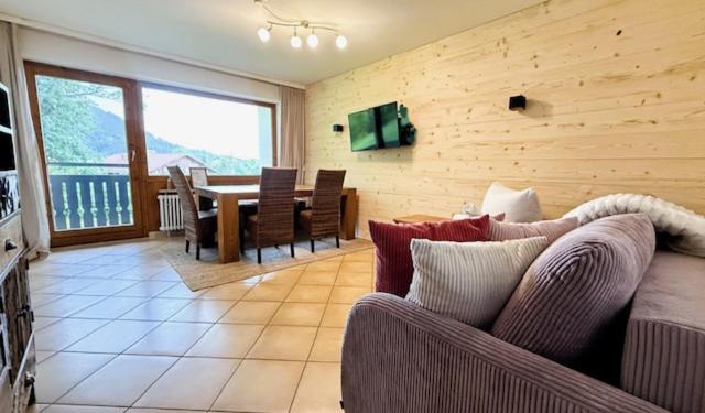 Ferienwohnung Aigisblick mit Pool und Sauna, direkt am Skihang