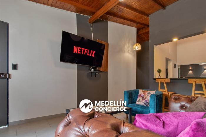 2BR House Jacuzzi & AC in Poblado Manila