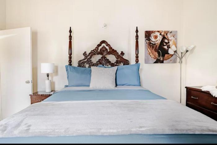 Breezy Bungalow Gated 2BR w Pool WiFi