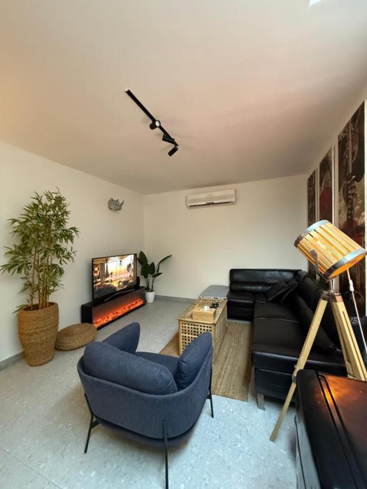 1BR Private Enterance & Courtyard, Near Airport