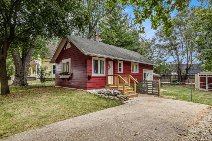 Little Barn Cottage - 3br home with hot tub