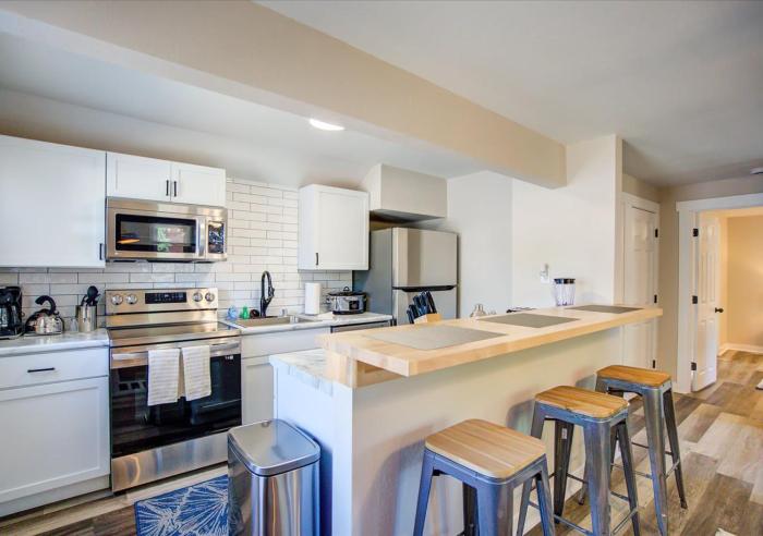 In-Unit Laundry AC Free Parking Dishwasher