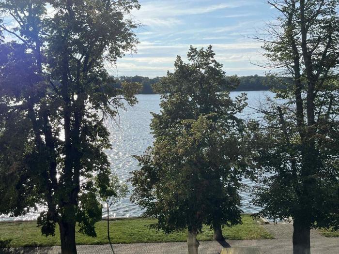 Kawalerka nad jeziorem