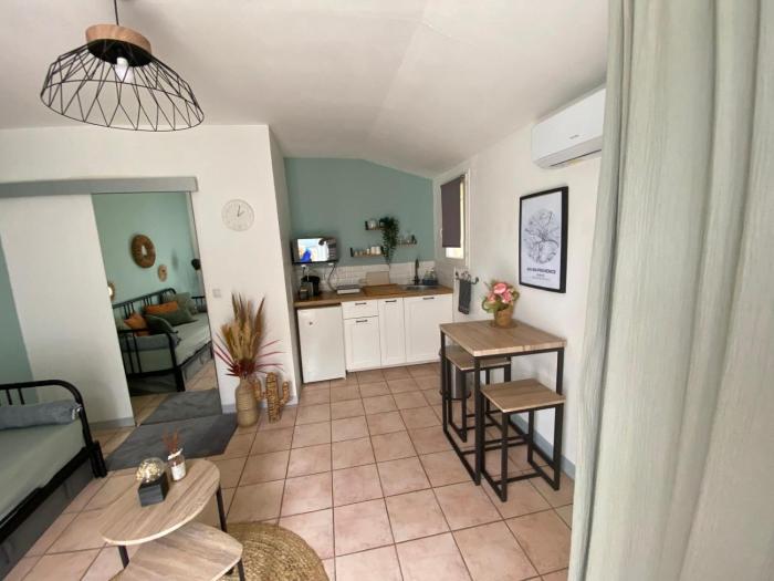 Aix-en-Provence, Charmant studio proche toutes comodités et axes routiers, linges fournis