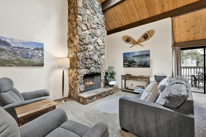 Switzerland Summit Condo- Cozy Base Camp Resort Chalet- Walk to Ski Lifts + Hiking