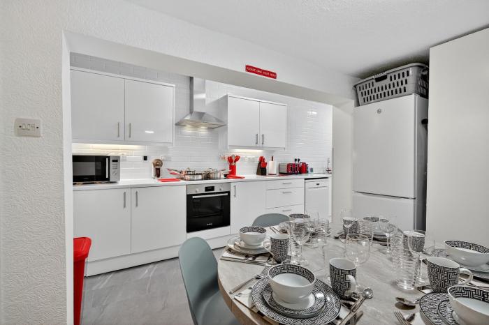 3 Bedroom House in Lisburn, 16 minutes to Belfast with parking