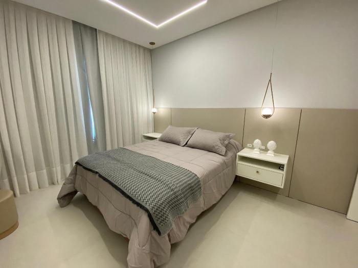 IPT001 - 03 suítes finamente mobiliado na Meia Praia