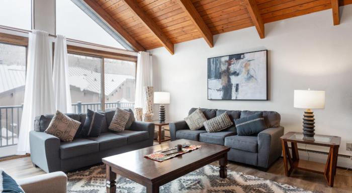 Pinnacle at Deer Valley Resort - Four Bedroom Condo with Hot Tub #1263 condo