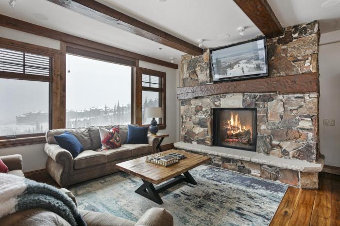 Grand Lodge - Three Bedroom #401 - Ski-in ski-out condo