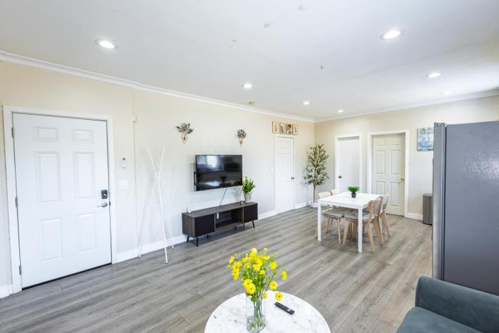 Modern Cozy Stylish Home AC WasherDryer Parking 3 minutes to Balboa Park