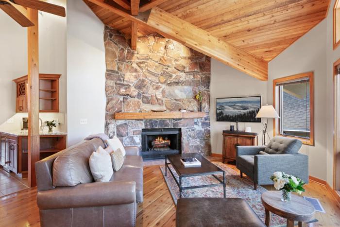 6 - Three Bedroom Ontario Lodge condo