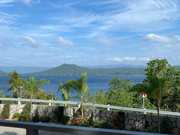Overlooking Taal Lake and Nature Vibe Staycation