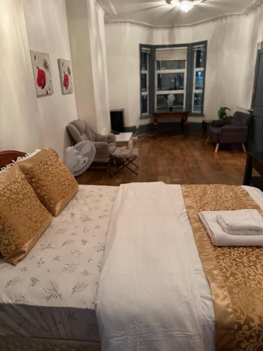 5 Bedroom Luxury Home by Arsenal Stadium