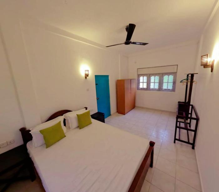Susha Hostel Private 1BR, Shared Bathroom, Living Area, Wi-Fi & Free Laundry