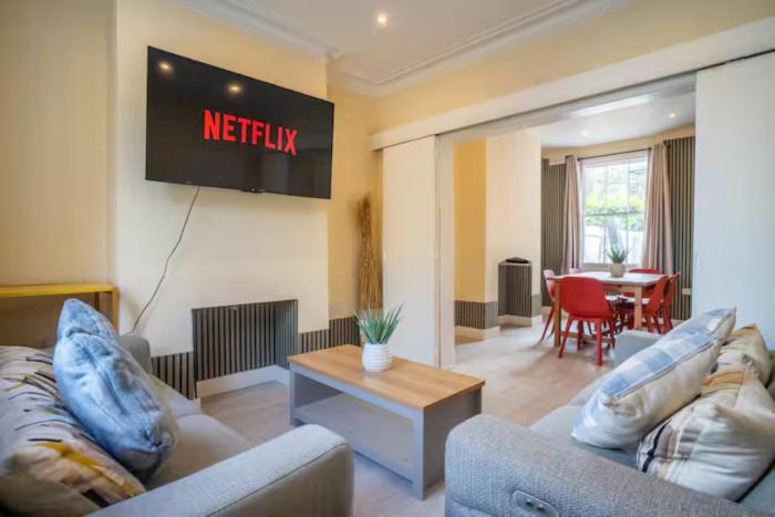 Modern 4BD Townhouse