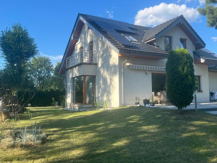 Willa Zamorska z bezpłatnym dostępem do basenu w Spa