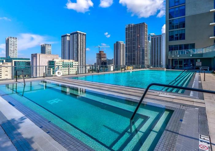 SPECIAL OFFER - Luxury High Rise Downtown Miami - Bay Views and Top Amenities