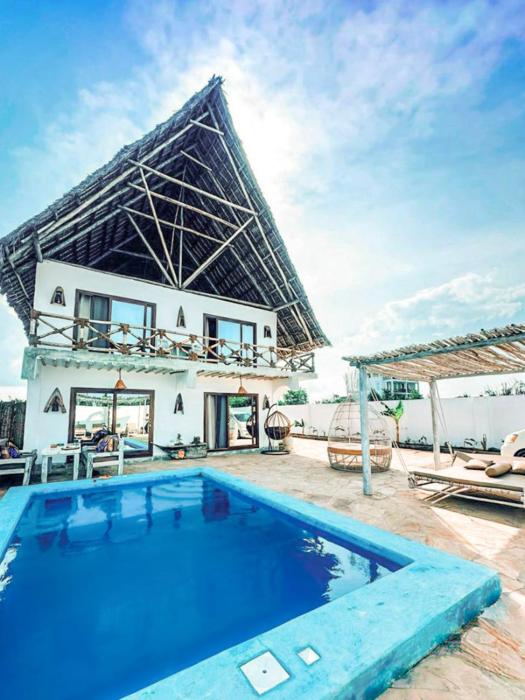 Luxury Mnemba Villa with Private Pool 100m to Beach