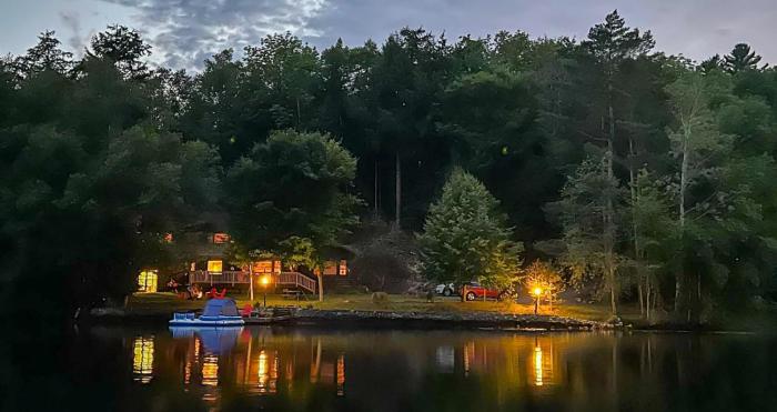 Lakefront Adirondack Cabin - Dock - Canoe - 10 min to Lake Placid