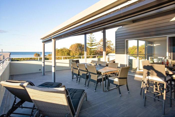 Shore House - Expansive Stunner by the Beach
