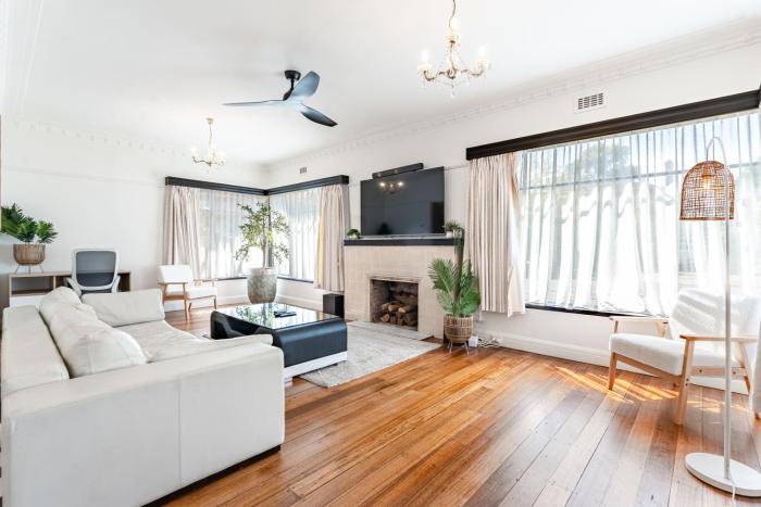 3 Bedrooms By The Lake, Top Location