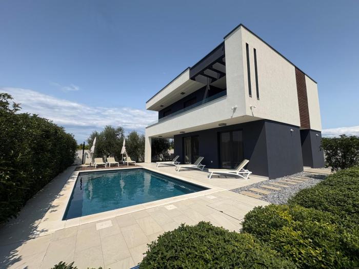 Villa Angelo 2020 with sauna, gym, heated pool