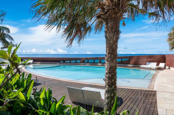 The Jewel • Stylish 6th-Floor Apartment + Parking