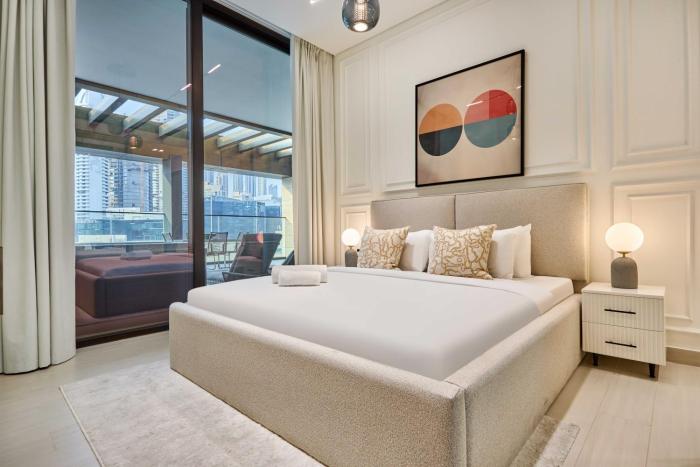 1BR Apartment with Private Jacuzzi & Burj Khalifa Skyline in Trillionaire Residences By Binghatti