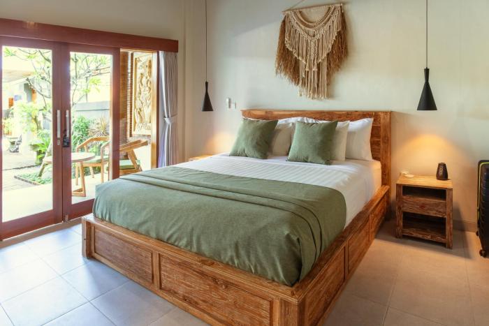 GARUDA Batu Bolong Guesthouse