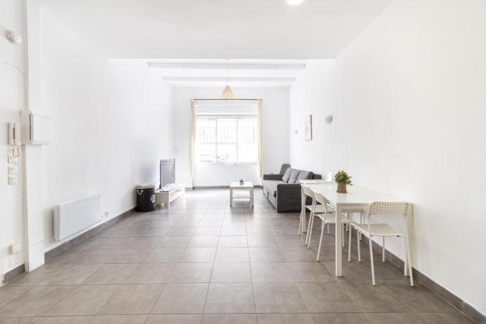 NEW Elegant accommodation - close to Old Port & Train Station