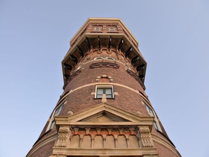 Renovated luxury water tower within walking distance of the beach boulevard