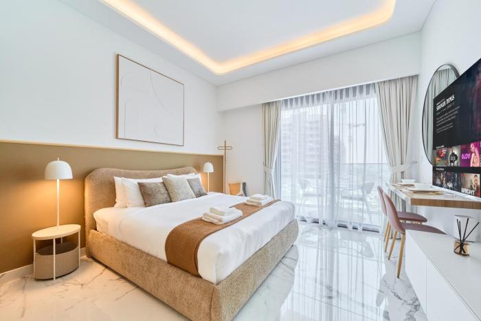 Modern & Elegant Studio Apartment in Azizi Riviera