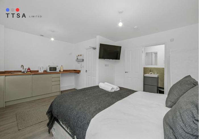 Modern Studio with En-Suite & Kitchenette - Norwood Junction - Kings Road 2