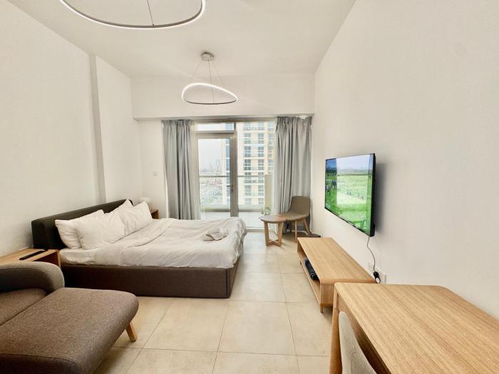 Homes2Retreat - Cozy Studio with Pool and Sauna in Al Furjan