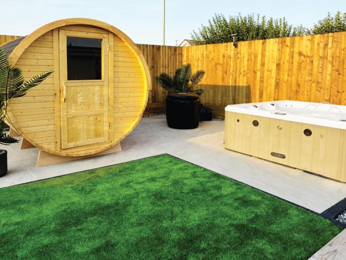 Bournemouth Spa Retreat - Hot Tub - Sauna - Cold Plunge