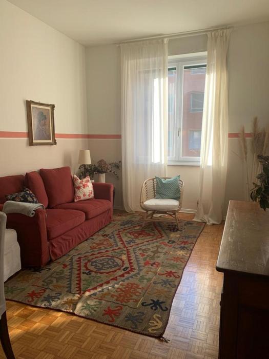 Spacious and bright two-room apartment in Bocconi