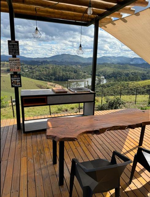 Domo com vista do Lago e Montanhas