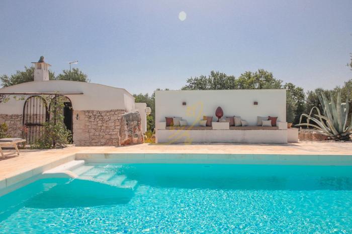 TD Trulli Chiara Tastefully Decorated Trulli with Pool