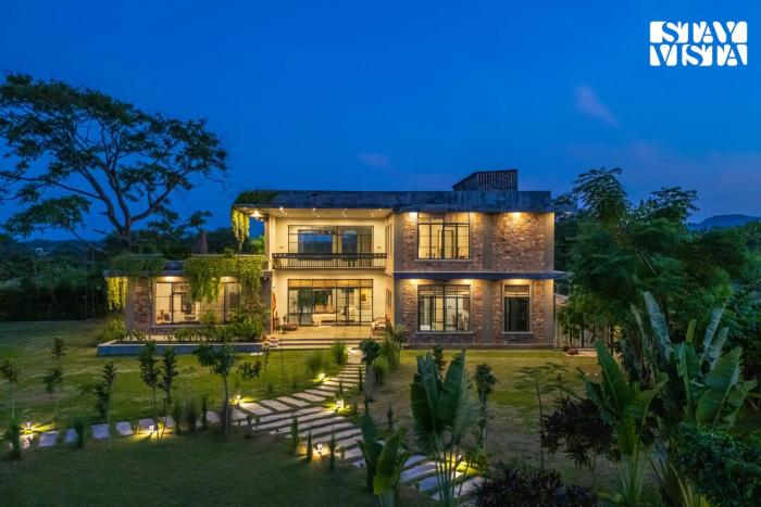 StayVista at The Tilah with Pool, Lawn, WiFi